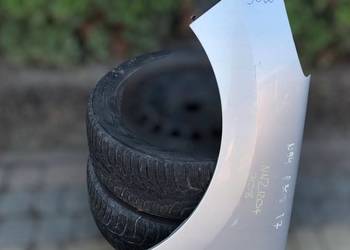 PEUGEOT 308 BŁOTNIK LEWY PRZÓD kolor nie znany części Czarna Opona