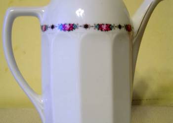 Dzbanek porcelanowy z pokrywką Dzbanek porcelanowy z pokrywką