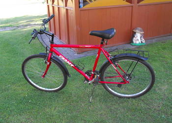 Rower górski marki GIANT model GSR200, czerwony.