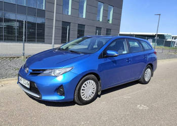 Toyota Auris FILM 1.4 D4D Salon PL 1wł 2014r Klima Czujniki Hak Isofix Ser…
