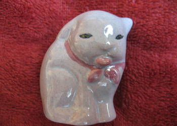 Kot - z różową kokardą - 4 x 3,5 x 2 cm Miniaturka z lat 70