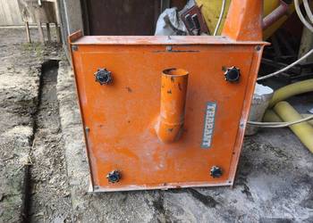 Śrutownik ssąco tłoczący