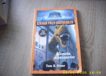 Szkoła przy cmentarzu --Zemsta dinozaurów -  Stone