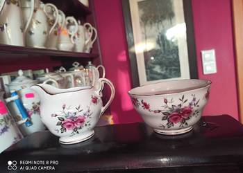 mlecznik i miseczka.Z różyczkami