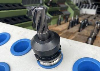 Frez walcowo-czołowy Ø25 mm w oprawce SK40 DIN 69871