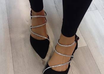 (42/43) Czarne, bogato zdobione Baleriny wieczorowe z zapięciem,