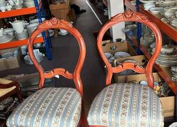 Krzesło. Śliczne​ krzesełko. Tapicerka.  Na sprężynach.