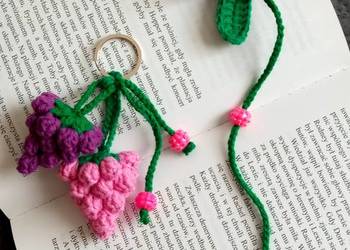 Winogrona wykonane na szydełku brelok, zakładka do książki