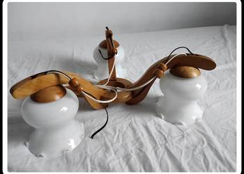 Lampa sufitowa z trzema kloszami drewno