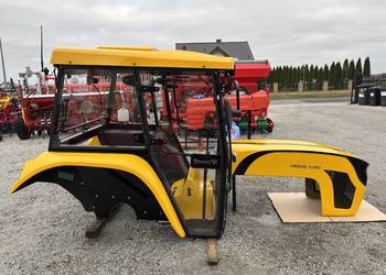 Kabina C-360 z błotnikami BTW X 2023 Naglak maska 04 kolor żółty
