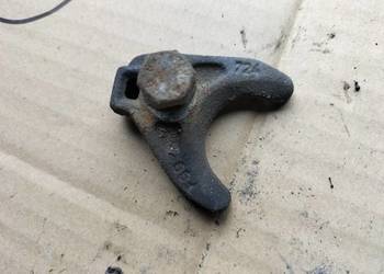 AUDI 80 B3 80B3 80B4 80 B4 UCHWYT ZABEZPIECZENIE POMPY VACUM APARATU ZAPŁON