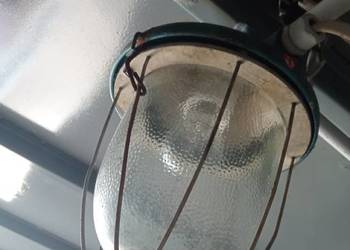Stara zabytkowa lampa garażowa przemysłowa PRL loft