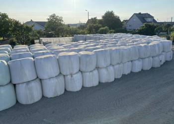 Siano,sianokiszonka baloty ze stodoły   transport