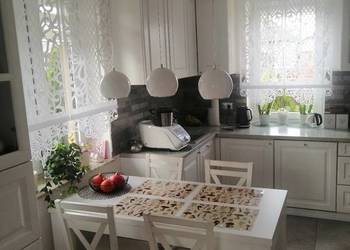 Drewniany stół biały