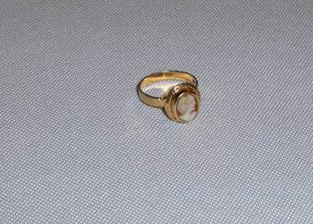 Złoty (18K) pierścionek z kameą R.14  2,5 g