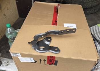 Zawias maski prawy Ford Explorer EV R2KB-16800-AA 2711793