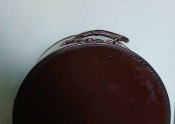 Stary kufer na kapelusze