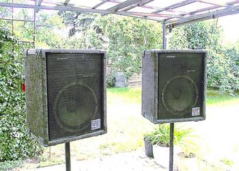 Kolumny estradowe o mocy 500 W.