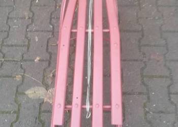 Mocne i wytrzymale sanki metalowe ze sznurkiem.