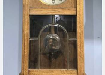 Kwadransowy zegar ścienny wiszący