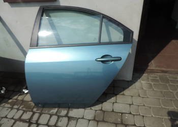 NISSAN PRIMERA P12 SEDAN DRZWI LEWY TYŁ BY4G