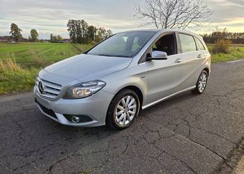 Mercedes-Benz B 180