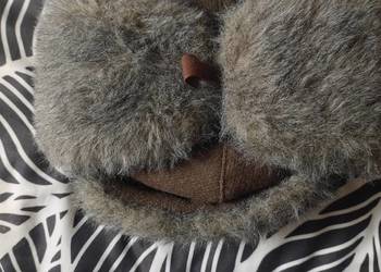 Sprzedam oryginalną czapkę futrzaną (uszatkę) oficerską Wojsk Lądowych.