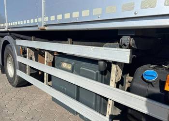 Przyczepa z wydmuchem do pelettu sruty