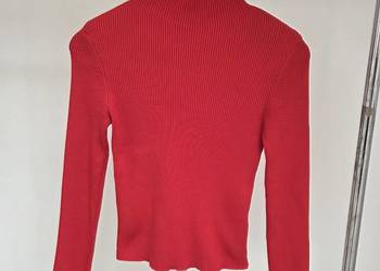 Czerwony golf bluzka ze stójką w prążek