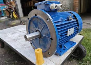 silnik 11kw. 2930 obrotów/m  3-farowy