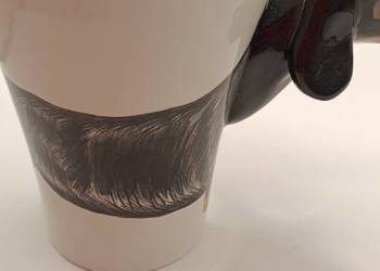 Figurka kubek pies jamnik w budzie