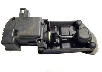 ZAMEK KLAPKI WLEWU PALIWA VOLVO V40 V50 8679090