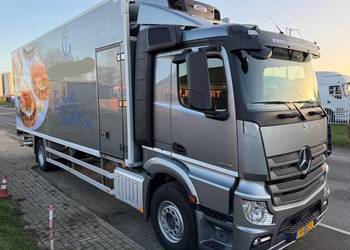 Mercedes chlodnia Mrożnia z sypialna kabina