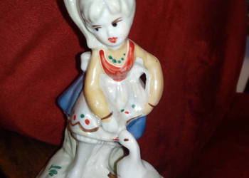 Figurka dziewczyna z gąska prl Figurka dziewczyna z gąska prl