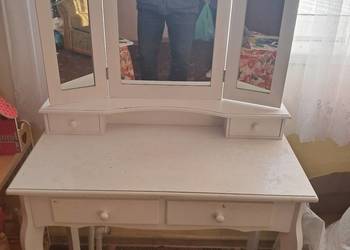 Toaletka biała w  stanie dobrym