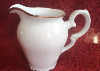 Mlecznik z białej porcelany Schmidt.   Zlocona na wlewie.