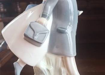 Figurka chłopca z teczką i z dziewczynką. Lladro. Zaphir. Figurka chłopca z teczką i z dziewczynką. Lladro. Zaphir.