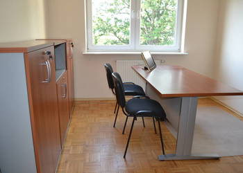 Meble biurowe z krzesłami (gratis!)