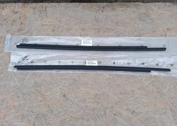 TOYOTA YARIS III LISTWA ZGARNIAJĄCA LEWA PRZÓD 68210-0D150