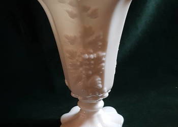 Westmoreland  - sygnowany wazonik że szkła latino