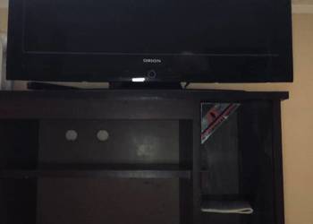 szafka z telewizorem lub bez