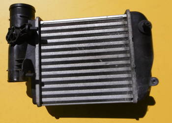 Intercooler lewy 4f0145805e Audi