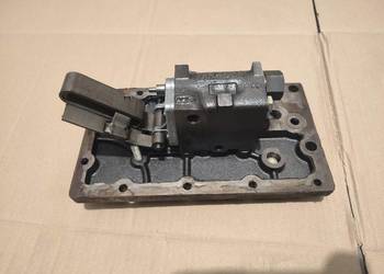 Rozdzielacz podnośnika Renault 103 - 54, 106 - 54, 110 - 54, 120 - 54, 133