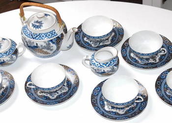 Komplet z chińskiej porcelany do herbaty lub kawy - 19 elementów. Komplet z chińskiej porcelany do herbaty lub kawy - 19 elementów.