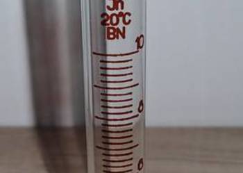 Szklana menzurka miarowa o pojemności 10 cm3