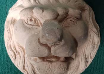 Gipsowy odlew głowy lwa