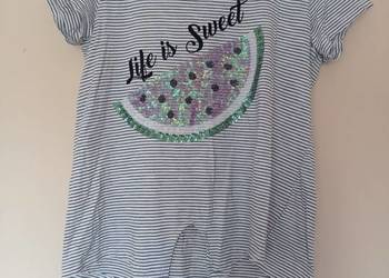 T-shirt z napisem i cekinami