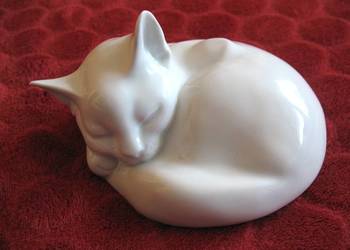 Kot - leżący - porcelana - 7,5 x 12 x 9,5 cm Gräfenthal