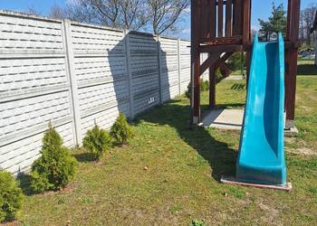 Domek dla dzieci zjezdzalnia i sciana spinaczkowa