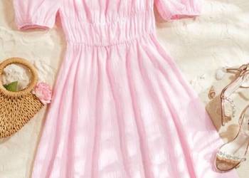 Różowa letnia sukieneczka.